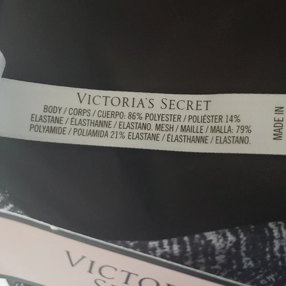 Victoria's Secret Sports Bra Size L Black White Mesh Panel Strappy Racerback NEW